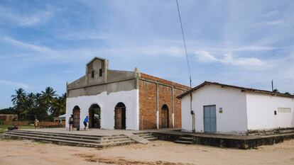Igreja do assentamento Maceió: um sonho de Nazaré, construída três anos após a sua morte. No vídeo, o trailer do filme 'Terra de Nazaré', de Shaynna Pidori.