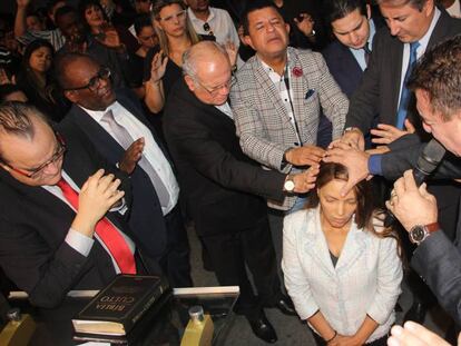 A deputada federal e fundadora da igreja evangélica Ministério Flordelis, Flordelis dos Santos, durante a cerimônia religiosa pela morte do pastor Anderson do Carmo, no dia 17 de junho, no Rio de Janeiro.