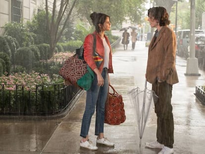 Selena Gomez e Timothée Chalamet em Dia de chuva em Nova York. No vídeo, trailer oficial do filme.