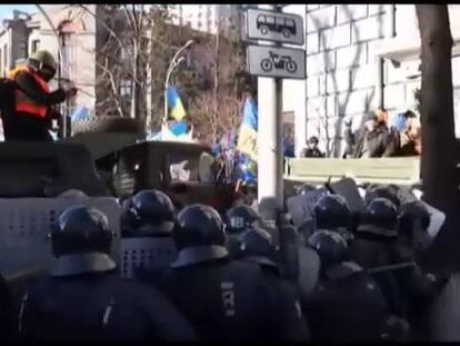 O protesto em frente ao Parlamento da Ucrânia é dissolvido com confrontos