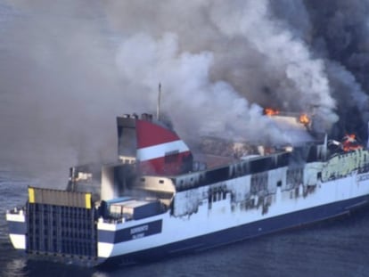 Ferri incendiat durant la ruta Palma-València.