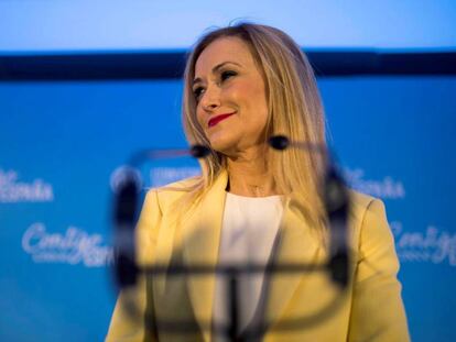 Cristina Cifuentes, aquest divendres (EFE). Vídeo: Declaracions del rector de la universitat.