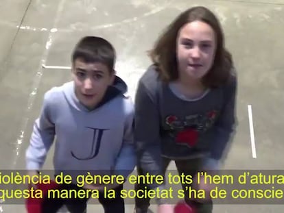 Estudiants de primària canten un rap en contra de la violència de gènere