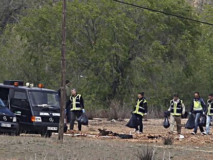 Dos militares muertos al estrellarse un avión de instrucción en Alcalá