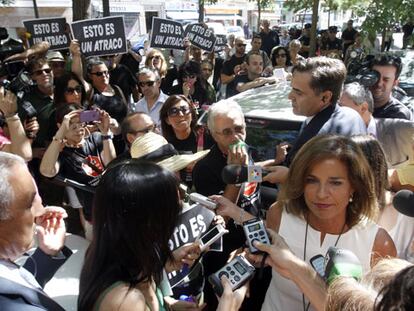 La alcaldesa, a su llegada al mercado de Ibiza.