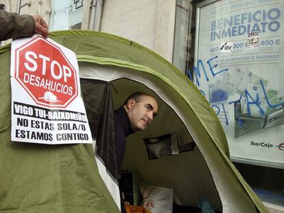 Un vigués logra la dación en pago tras acampar en huelga de hambre