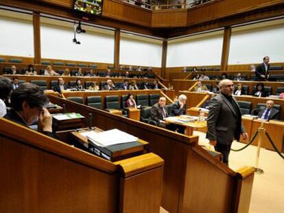 El Parlamento ratifica el ‘suelo ético’ sobre el que forjar la paz y la convivencia