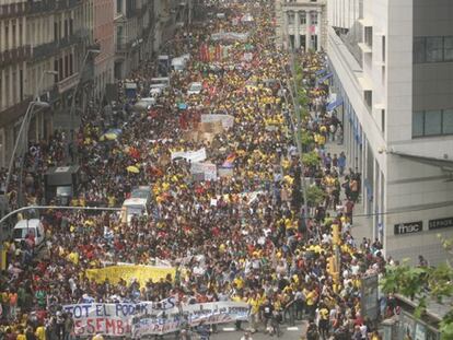 Marea amarilla en Barcelona en contra de los recortes y la Lomce