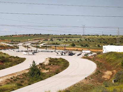 Cifuentes quiere comprar una
autopista abandonada hace ocho años