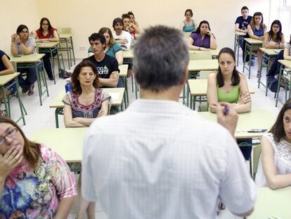 Exámenes de la oposición en el Ramiro de Maeztu.