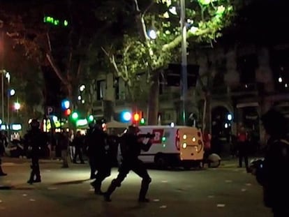 Imagen de los antidisturbios en Barcelona en la huelga del 14 de noviembre de 2012.