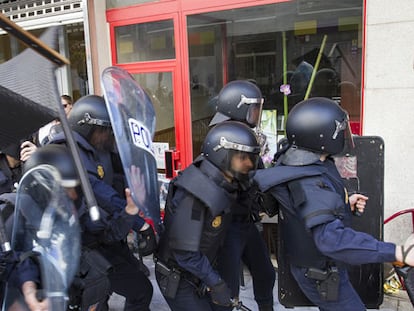 Batalla campal a las puertas del Parlamento entre marineros y policías