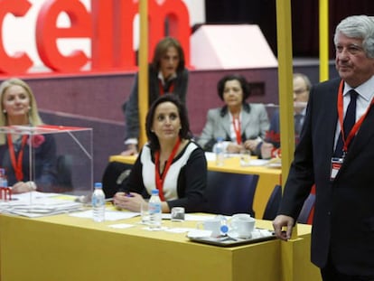 Arturo Fernández, tras emitir su voto.