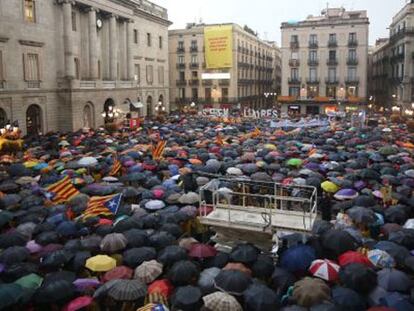 Decenas de miles de catalanes claman contra la suspensión del 9-N