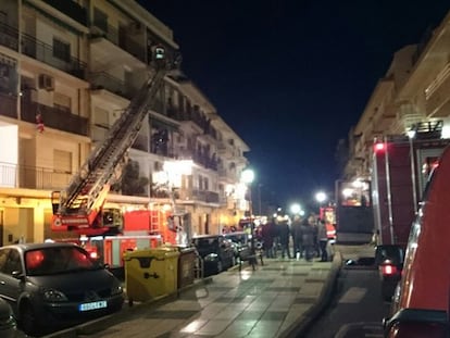 Imágenes del interior de la vivienda de Rafelbunyol donde han fallecido dos personas a causa de un incendio.