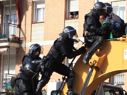 Once detenidos en el desalojo de Ofelia Nieto para derribar el edificio