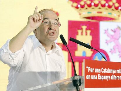 El PSC y Sánchez exhiben la bandera de España para mostrar unidad