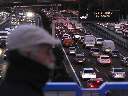 Tráfico en la M-30 de Madrid esta mañana.