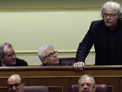 Joan Tardá promete acatar la Constitución en el Congreso.