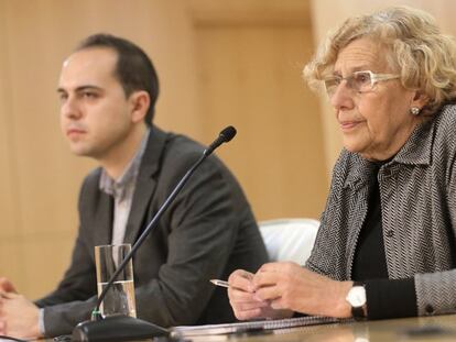 Manuela Carmena y José Manuel Calvo durante la rueda de prensa