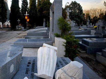 Los cementerios necesitan 24 millones para reparar los años de abandono