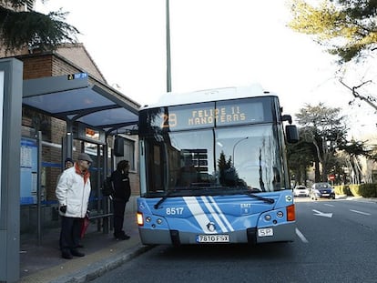 Un autobús de la línea 29 en el lugar en el que se produjo el altercado.