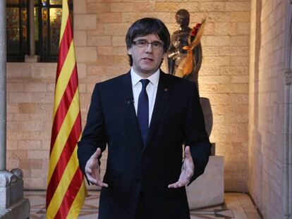 El presidente Carles Puigdemont esta mañana al Palau de la Generalitat.
