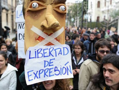 Manifestación en apoyo a los titiriteros en Granada el 13 de febrero.