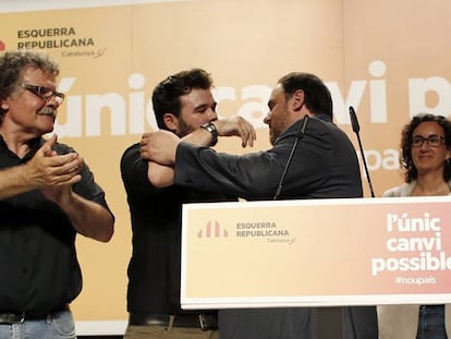 Gabriel Rufián (c), Oriol Junqueras (2d) y Joan Tardá.