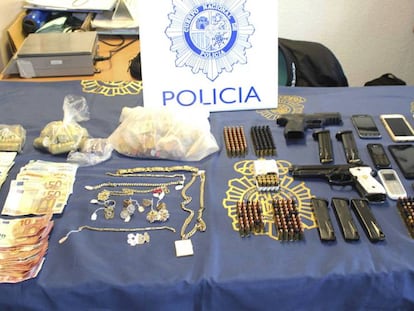 Material incautado a las 13 personas que han sido detenidas.