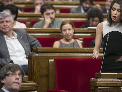 El Parlament aprueba la vía unilateral y desobedece al Constitucional