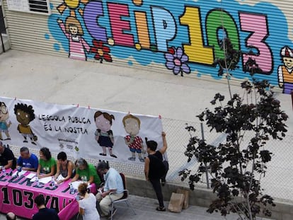 La federación Gonzalo Anaya ha elegido el Colegio 103, formado por barracones, para analizar el arranque del curso escolar.