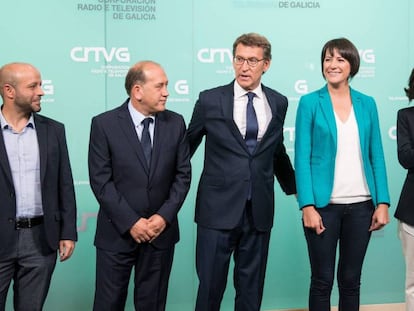 Los cinco candidatos, antes de comenzar el debate en TVG.