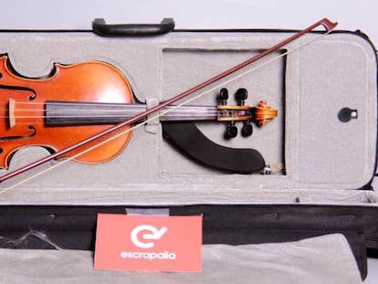 Un violín perdido por el que ahora se podrá pujar en la subasta municipal.