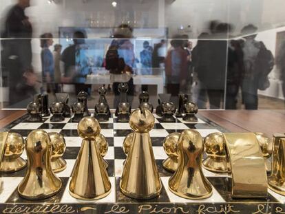 El ajedrez creado por Man Ray en 1944 que puede verse en la exposición de la Fundación Miró de Barcelona.