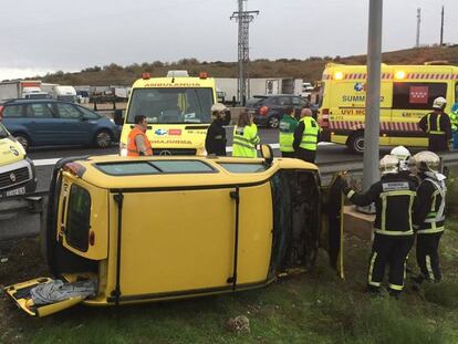 Imágenes ofrecidas por Emergencias 112 Madrid tras el accidente mortal producido hoy en la A-4.