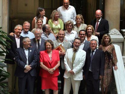 Rita Barberá, con los concejales del PP de Valencia. En vídeo, Luto en Valencia por la muerte de la exalcaldesa