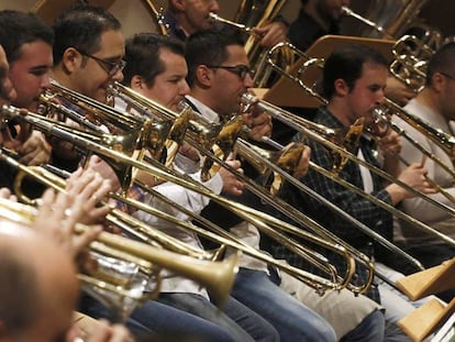 Sección de vientos de la Banda Sinfónica Municipal ensayando en el Auditorio Nacional.