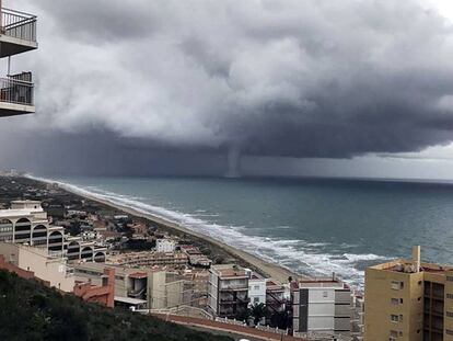 Imagen del tornado frente a la costa de Valencia.