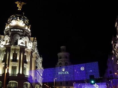 Vehículos por la Gran Vía, el viernes.