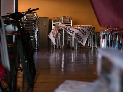 Una pancarta en un local de Organyà que colgaba días antes de que se destapara el caso.