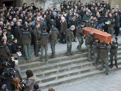 Funeral de los dos agentes rurales asesinados por un cazador.