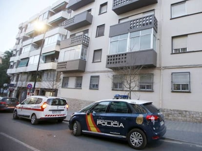 Edificio donde un matrimonio y su hija de 12 años han fallecido en Alicante.