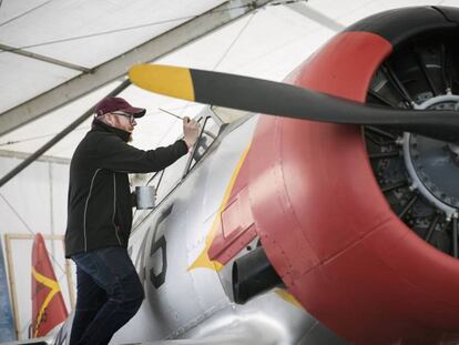 Un avión en el Salón del Cómic.