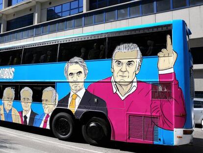 El autobús de Podemos por las calles de Madrid.