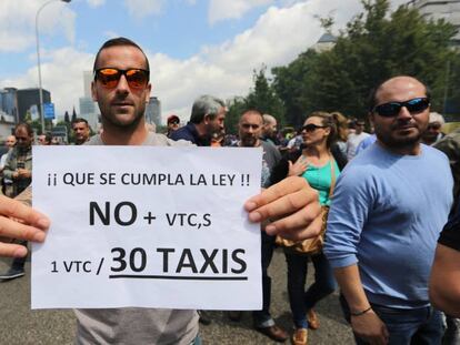 La policía corta Fernández Villaverde y Cuatro Caminos por las protestas de los taxistas