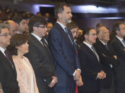 Minuto de silencio en memoria de las víctimas del atentado de Manchester. MARTA PÉREZ EFE.