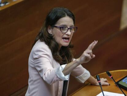 La vicepresidenta del Gobierno valenciano, ayer, en el pleno de las Cortes Valencianas.