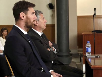 Messi y su padre, en la Audiencia de Barcelona. En vídeo, declaraciones del portavoz de la Junta Directiva del FCB el 20 de junio.