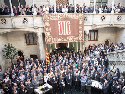 Alcaldes independentistas en el acto de 2014 con Artur Mas.